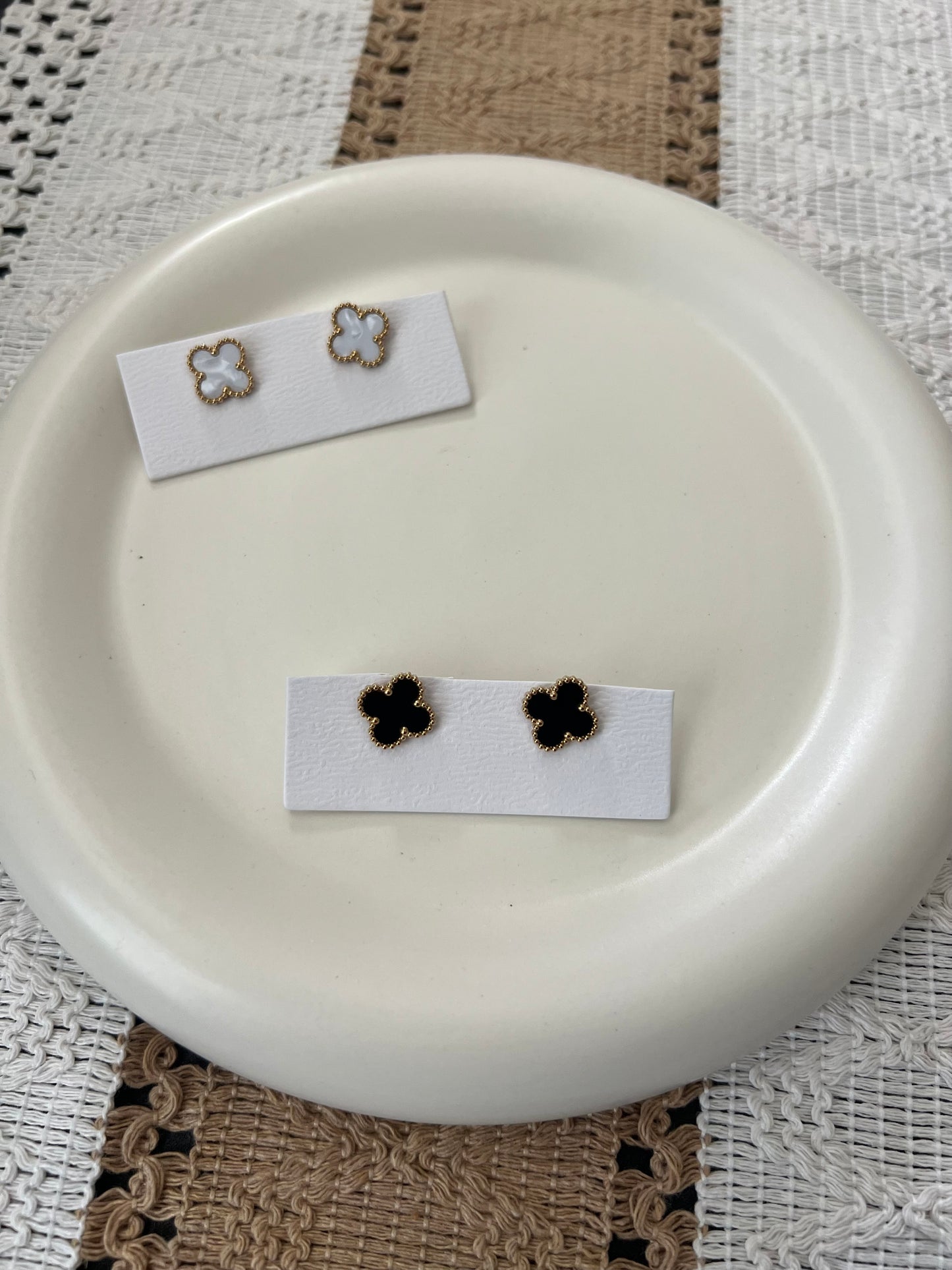 Clover Stud Earrings (Black)