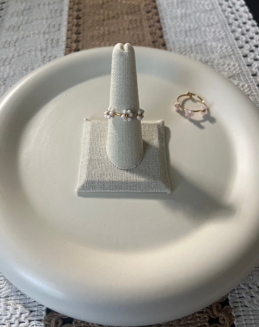 Adjustable Flower Ring (White)